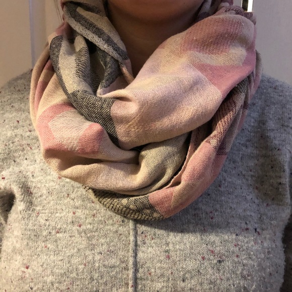 Aztec Scarf - Picture 3 of 4